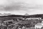 Blick von Mauren aus auf den Eschner Dorfteil «Auf Berg» um 1940